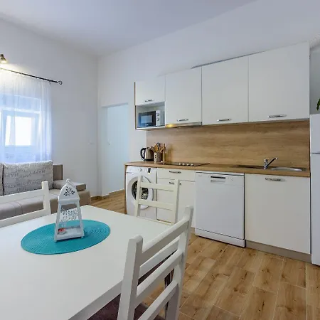 Renoviertes Nur 600 Meter Zum Mit Privater Terrasse, Grill, Waschmaschine