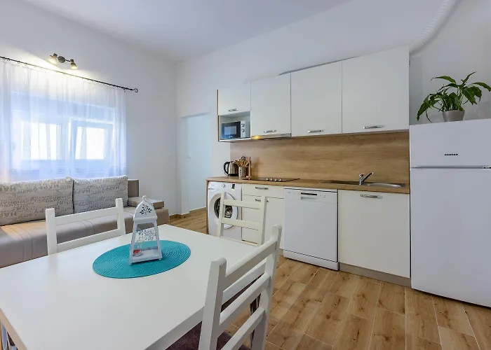 Renoviertes Nur 600 Meter Zum Mit Privater Terrasse, Grill, Waschmaschine
