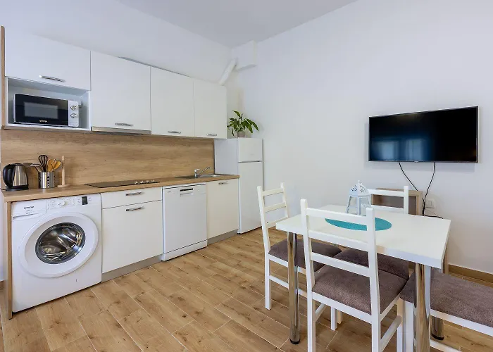 Renoviertes Nur 600 Meter Zum Mit Privater Terrasse, Grill, Waschmaschine Novi Vinodolski