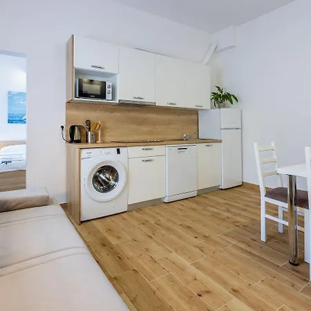 Renoviertes Nur 600 Meter Zum Mit Privater Terrasse, Grill, Waschmaschine *