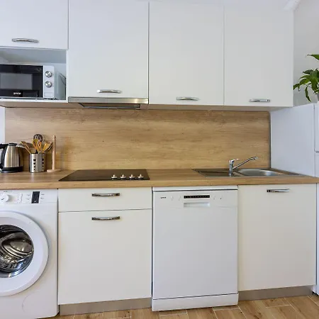 Renoviertes Nur 600 Meter Zum Mit Privater Terrasse, Grill, Waschmaschine 아파트