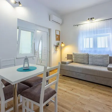 Renoviertes Nur 600 Meter Zum Mit Privater Terrasse, Grill, Waschmaschine 아파트 노비비노돌스키