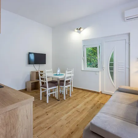 아파트 Renoviertes Nur 600 Meter Zum Mit Privater Terrasse, Grill, Waschmaschine *