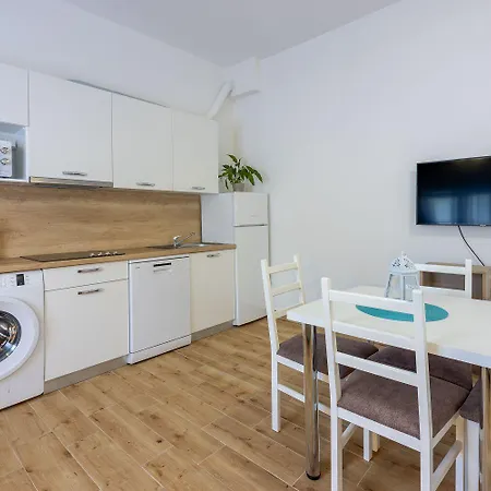 Renoviertes Nur 600 Meter Zum Mit Privater Terrasse, Grill, Waschmaschine Novi Vinodolski