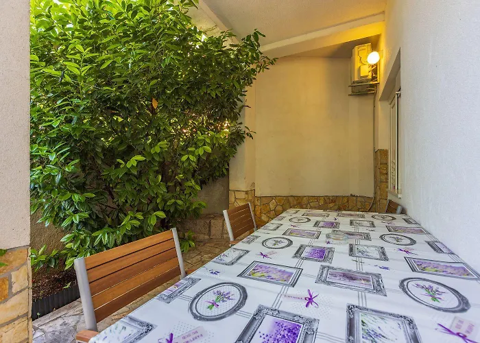 Renoviertes Nur 600 Meter Zum Mit Privater Terrasse, Grill, Waschmaschine Novi Vinodolski