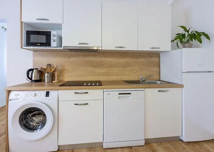 Renoviertes Nur 600 Meter Zum Mit Privater Terrasse, Grill, Waschmaschine Apartment