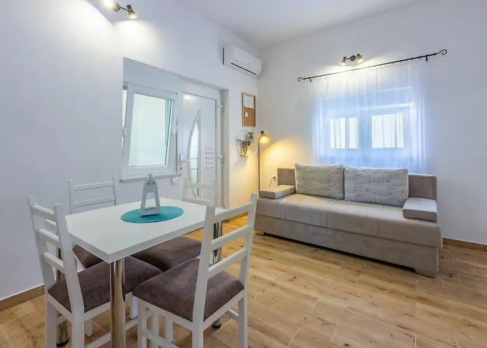 Renoviertes Nur 600 Meter Zum Mit Privater Terrasse, Grill, Waschmaschine Apartment Novi Vinodolski
