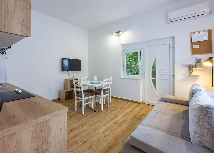 Apartment Renoviertes Nur 600 Meter Zum Mit Privater Terrasse, Grill, Waschmaschine *